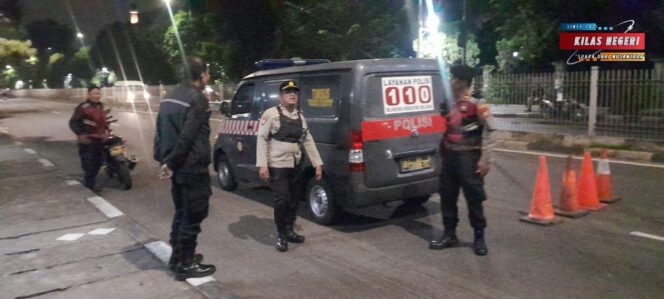 
Polsek Cipayung Gelar Strongpoint Dini Hari: Cegah Balap Liar, Wujudkan Lingkungan Aman dan Nyaman