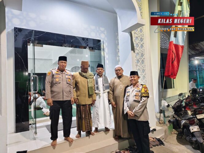 
Sinergi Polsek Cakung dan Tokoh Agama Tingkatkan Kamtibmas Lewat Sholat Subuh Bersama FK-ULUM