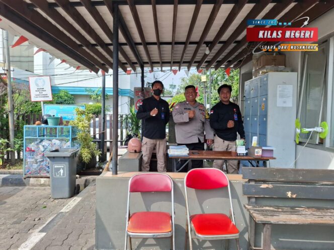 
Minggu Kasih di Gereja Keluarga Kudus, Polsek Pulogadung Perkuat Keamanan dan Kedamaian Warga