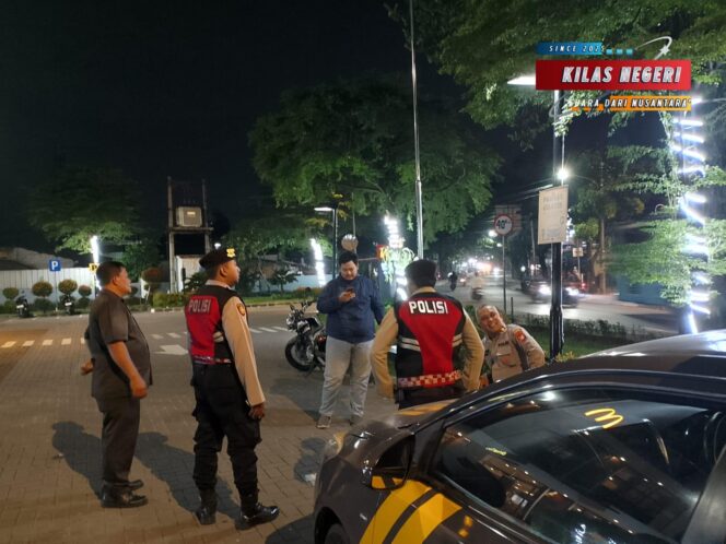 
Polsek Cipayung Gelar Strong Point Dini Hari di TMII, Antisipasi Balap Liar dan Gangguan Kamtibmas