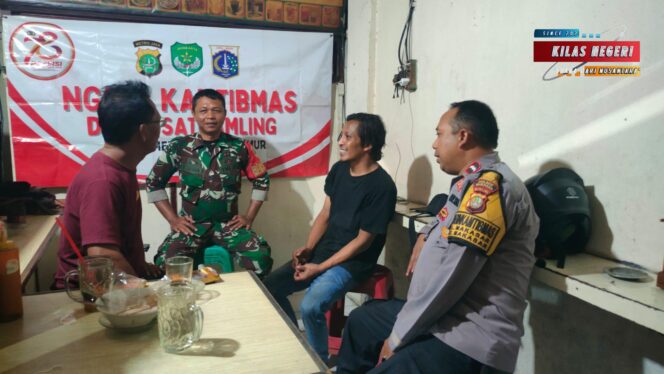 
Ngopi Kamtibmas di Warkop Makasar, Polisi Ajak Warga Waspada Tawuran dan Hoaks