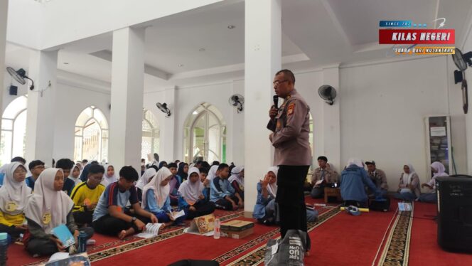 
Polsek Cakung Berikan Pembinaan Siswa Baru di SMA 76 Jakarta, Tekankan Anti-Bullying dan Nasionalisme