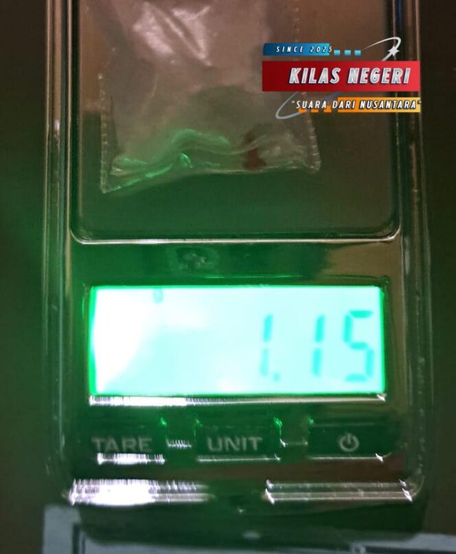 
Unit Reskrim Polsek Jatinegara Tangkap Pengedar Sabu di Pasar Cawang Kapling