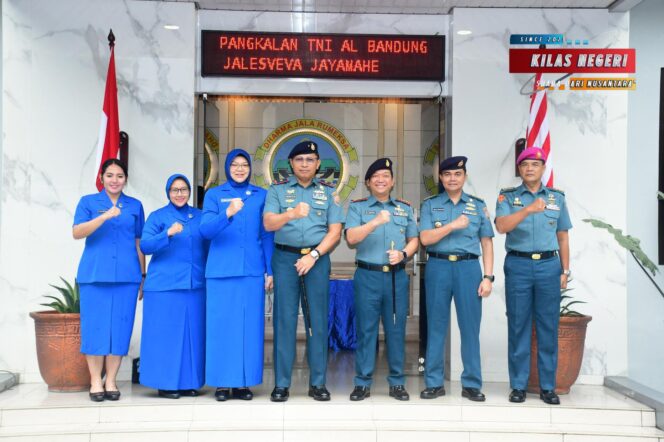 
Komandan Lanal Bandung Terima Kunjungan Kerja Danlantamal III