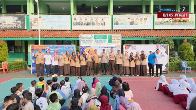 
Polsek Cakung Beri Edukasi Bahaya Bullying di SDN Pulogebang 25 Selama MPLS