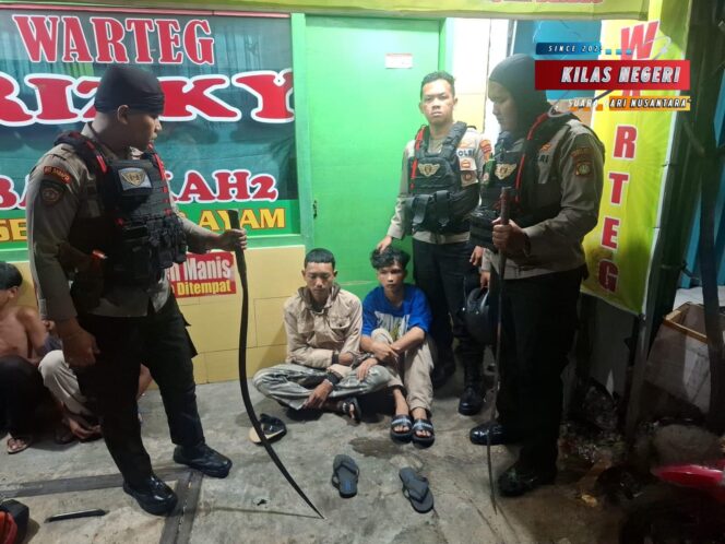 
Tim Patroli Perintis Presisi Polres Metro Jaktim Gagalkan Tawuran Remaja, 8 Orang Diamankan Beserta Sajam