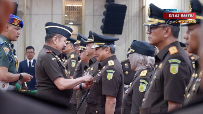 
Jaksa Agung RI Lantik Kepala Kejaksaan Tinggi dan Pejabat Eselon II di Lingkungan Kejaksaan Agung