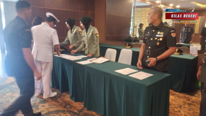 
Komandan Lanal Bandung Mewakili Danseskoal Hadiri Upacara Pembukaan Dikreg LXVI Seskoad TA. 2025