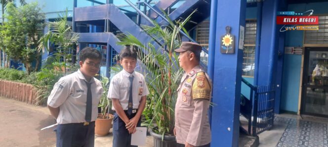 
Polisi Hadir di Sekolah, Bhabinkamtibmas Cibubur Ingatkan Siswa Bahaya Tawuran dan Narkoba