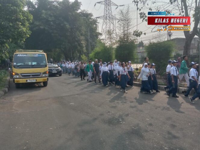 
Polsek Makasar Dukung Jalan Santai Siswa Bhakti I, Sampaikan Pesan Kamtibmas dan Anti-Bullying