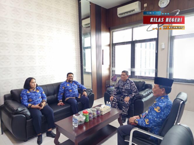 
Perkuat Kerjasama Kemaritiman, Komandan Lanal Bintan Terima Kunjungan Kepala Distrik Navigasi Kelas I Tanjungpinang