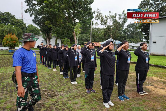 
Lantamal IX Ambon Gelar Pelatihan Karakter Bagi Mahasiswa Unggul Poltekkes Kemenkes Maluku Tahun 2025