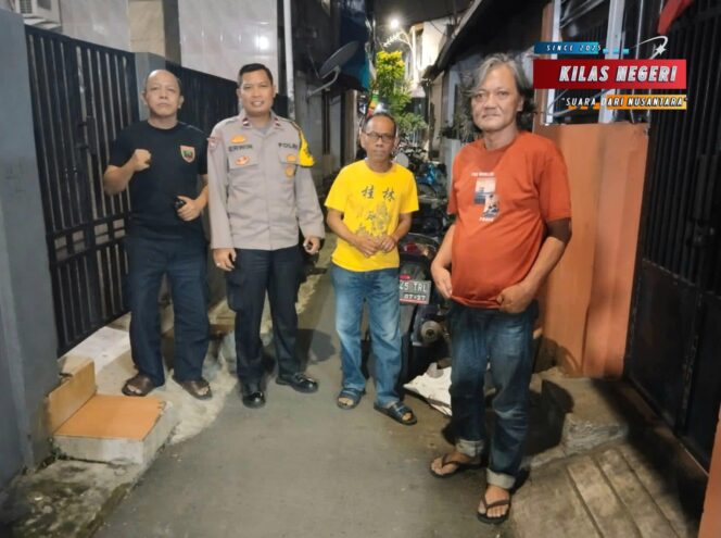 
Unit Samapta Polsek Matraman Gelar Patroli Dialogis Dini Hari di Pisangan Baru