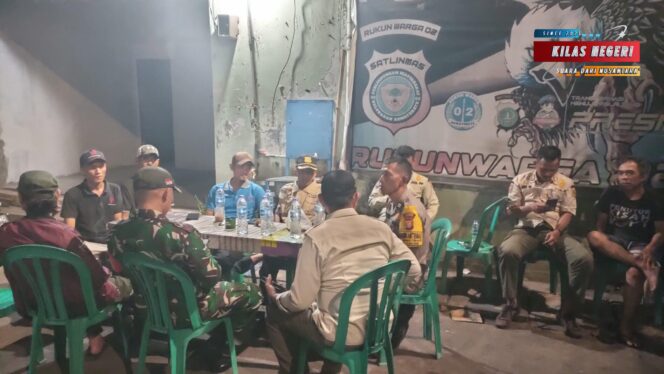 
Ngopi Kamtibmas: Polisi Dengarkan Warga, Perkuat Keamanan Lewat Dialog Santai di Rawa Terate