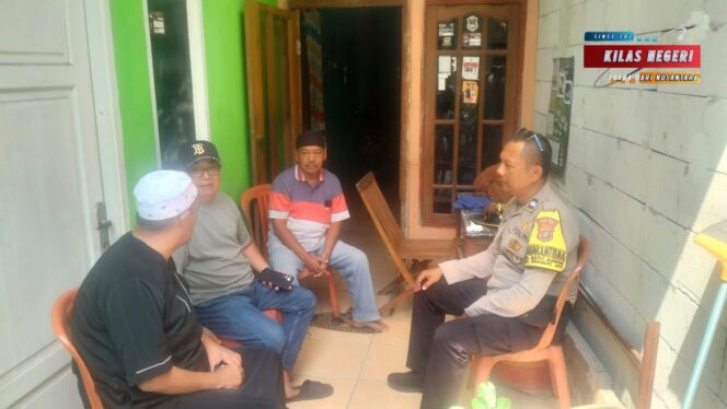 
Merajut Kebersamaan, Mencegah Tawuran: Bhabinkamtibmas Batu Ampar Sambangi Tokoh Masyarakat RW 04