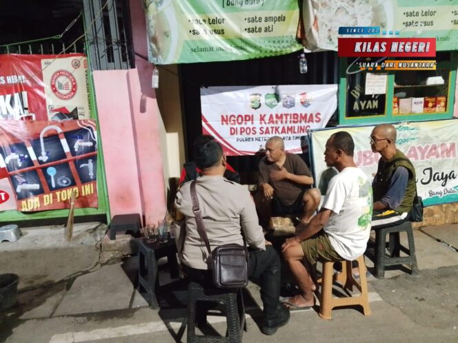 
Ngopi Kamtibmas, Wujud Kedekatan Polisi dan Warga di Kebon Pala