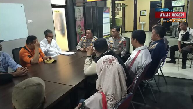 
Mencegah Tawuran, Menyelamatkan Masa Depan: Polsek Cakung Serahkan 12 Remaja kepada Orang Tua dan Sekolah