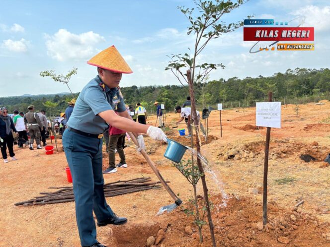 
Danlanal Bintan Turut Serta Dalam Kegiatan Penanaman Pohon Rehabilitasi Lahan