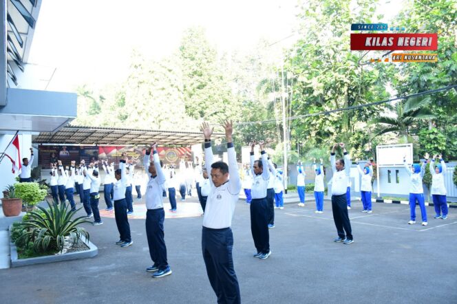 
Jalin Silaturahmi dan Kebersamaan, Serta Menjaga Kesehatan dan Kebugaran, Keluarga Besar Lanal Bandung Gelar Olahraga Bersama