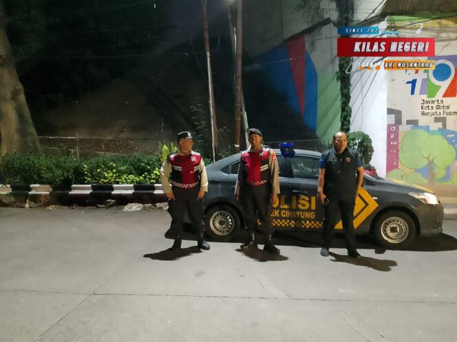 
Polsek Cipayung Gelar Operasi Malam Antisipasi Tawuran dan Kejahatan Jalanan