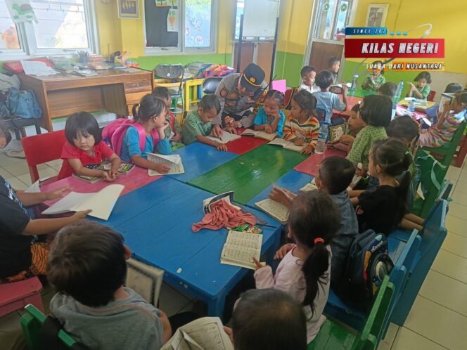 
Polisi Mengaji Bersama Anak-Anak Pasar Induk, Menebar Kasih Sayang Lewat Iqro’