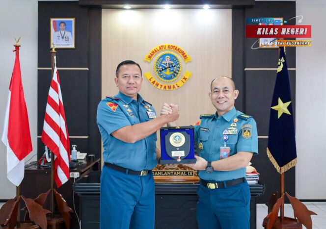 
Danlantamal IX Didampingi Pejabat Utama Terima Audiensi Tim Safari Komlek Mabesal di Mako Lantamal IX Ambon