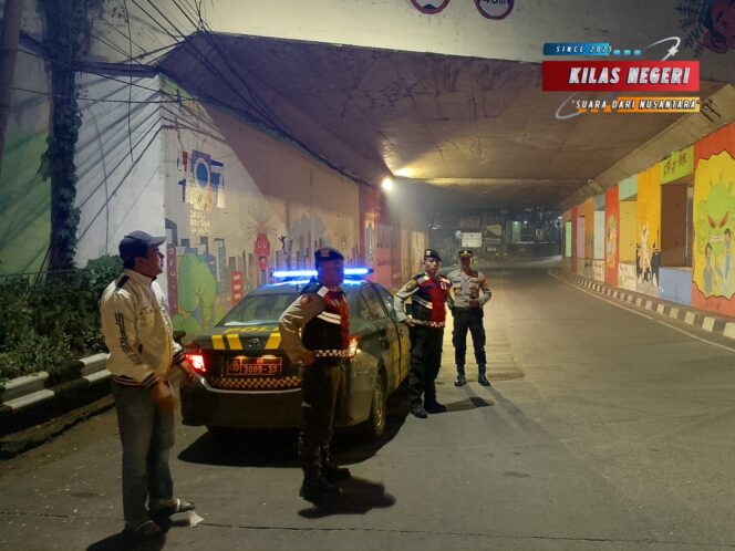
Polsek Cipayung Intensifkan Patroli Malam untuk Cegah Tawuran dan Kejahatan Jalanan