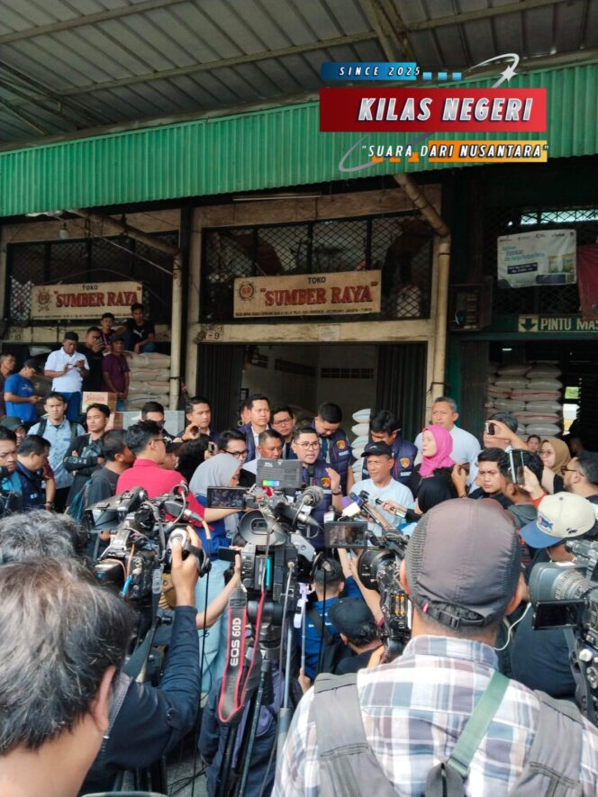 
Penanganan Serius Beras Oplosan, Satgas Pangan PMJ Lakukan Sidak di Gudang Beras Cipinang