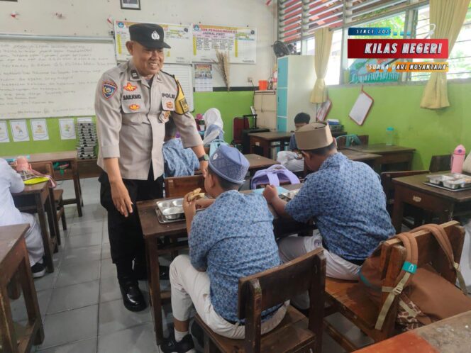 
Polsek Cakung Monitoring Pembagian Makanan Bergizi untuk Ribuan Siswa di 11 Sekolah di Penggilingan dan Pulogebang