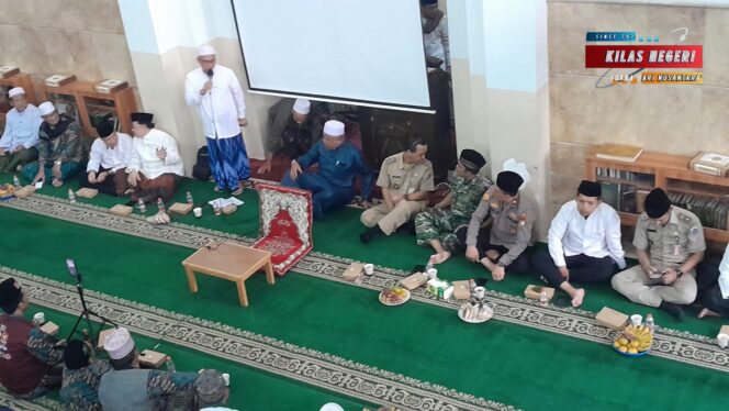 
Kapolsek Cipayung dan Muspika Hadiri Majelis Ta’lim Safari Subuh, Perkuat Silaturahmi dan Keharmonisan Masyarakat