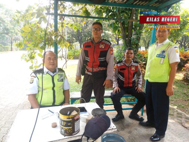 
Polsek Makasar Perkuat Keamanan Lewat Patroli Strong Point dan Sambang Dialogis di Gedung Pewayangan TMII