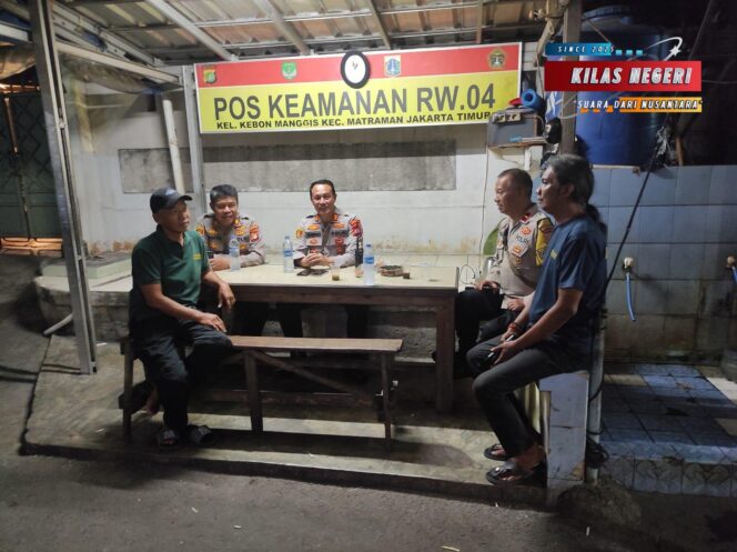 
Polsek Matraman Perkuat Patroli Perbatasan dan Pos Kamling, Kapolsek Ajak Warga Aktif Jaga Lingkungan dari Tawuran hingga Judi Online