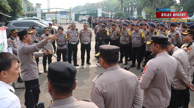 
Bhabinkamtibmas Cipinang Melayu Hadiri Zoom Meeting STBM Bersama Gubernur DKI Jakarta
