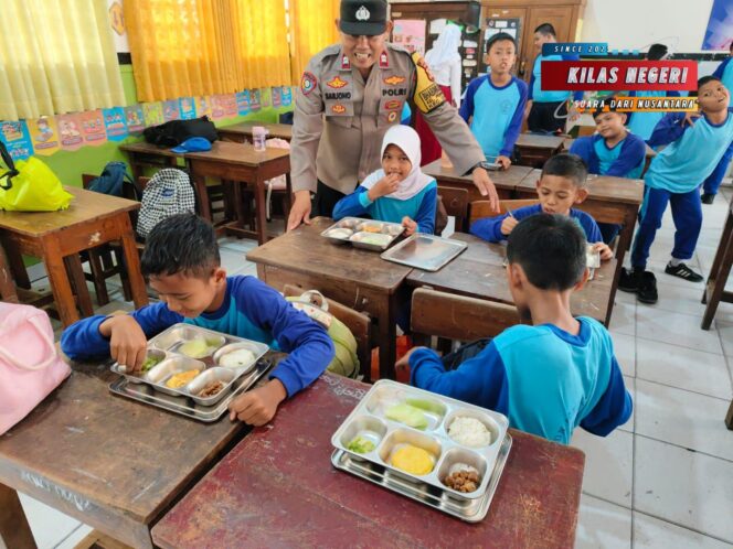 
Cakung Kawal Pembagian 3.235 Makanan Bergizi Gratis di 11 Sekolah
