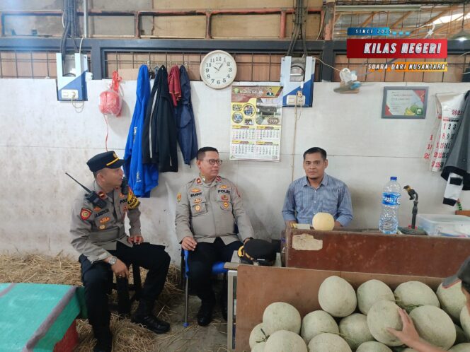 
Dekat dengan Pedagang, Dekat dengan Rakyat – Polsek Kramat Jati Teguhkan Komitmen Jaga Amanah Keamanan