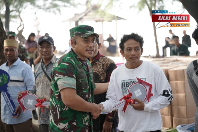 
Serbuan Teritorial Kodam Jaya/Jayakarta, Danrem 052/WKR Didampingi Dandim 0502/JU Tinjau Langsung Kegiatan Bakti TNI di Pulau Pari