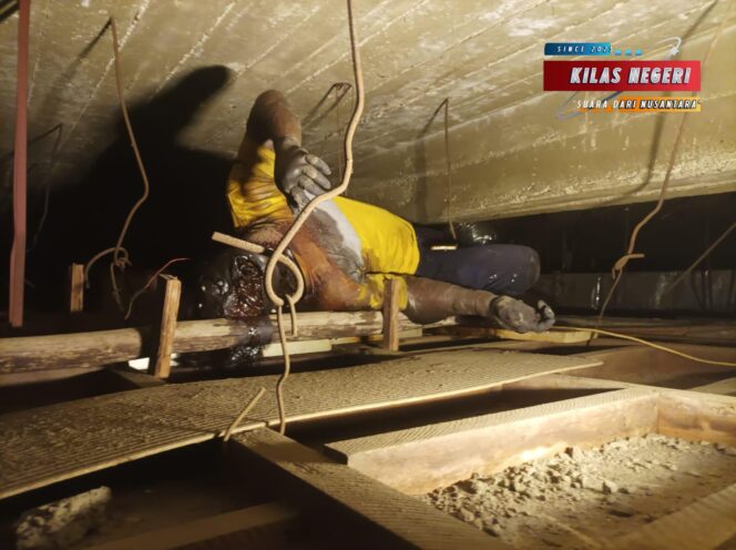 
Penemuan Mayat di Atas Plafon Gudang Gegerkan Pabrik di Pulomas, Polisi Bertindak Cepat