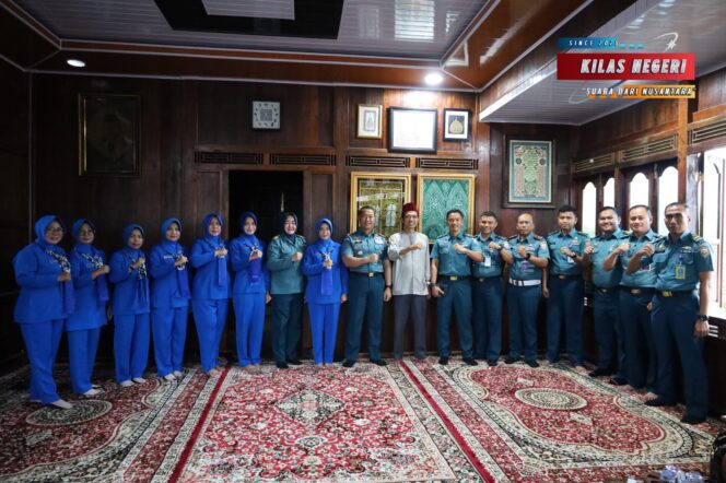 
Wujudkan Sinergi Ulama dan TNI, Danlanal Dumai Kunjungi Pondok Pesantren Ustadz Abdul Somad