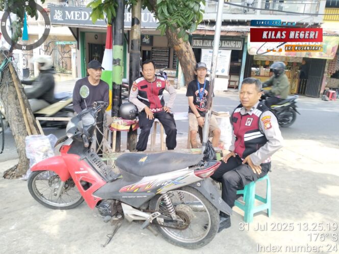 
Polsek Makasar Gelar Patroli Dialogis, Wujudkan Lingkungan Aman dan Dekat dengan Warga