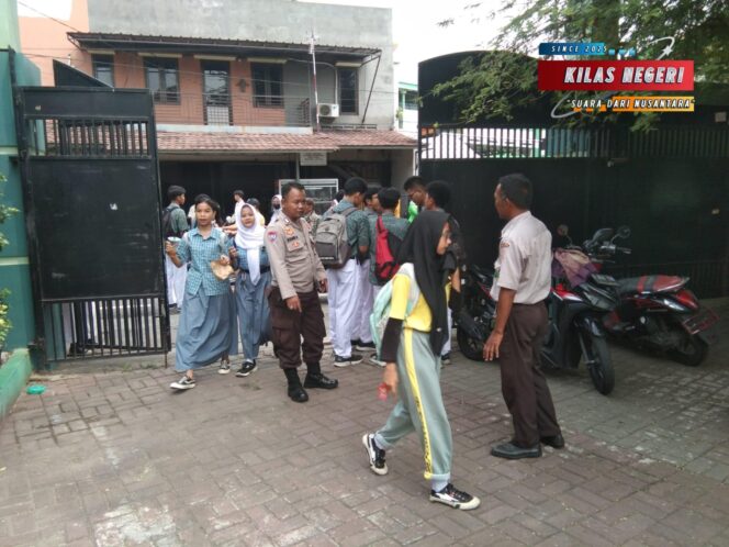 
Polisi Sambangi Sekolah, Cegah Tawuran dan Jaga Lingkungan Aman di Utan Kayu Selatan