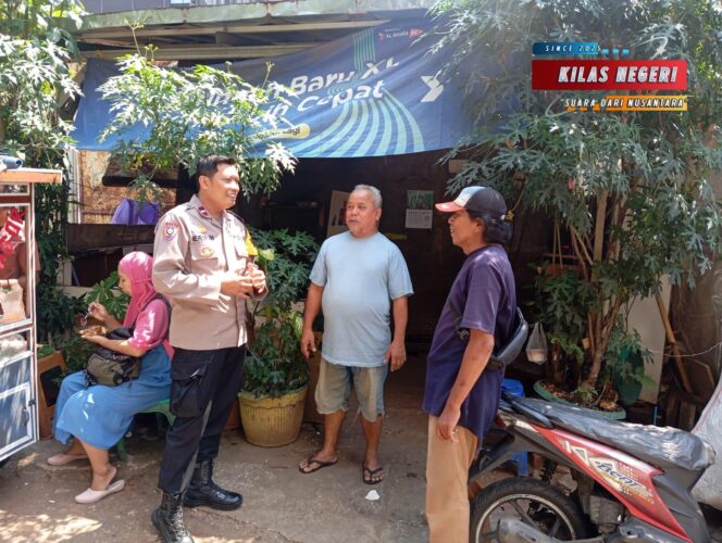 
Dekat dengan Warga, Polisi Jaga Lingkungan Aman di RW 05 Palmeriam