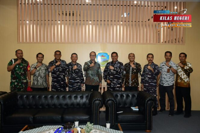 
Pererat Silaturahmi, Komandan Lanal Bandung Dampingi Aspotmar Pangkoarmada RI CC Ke Walikota Tasikmalaya