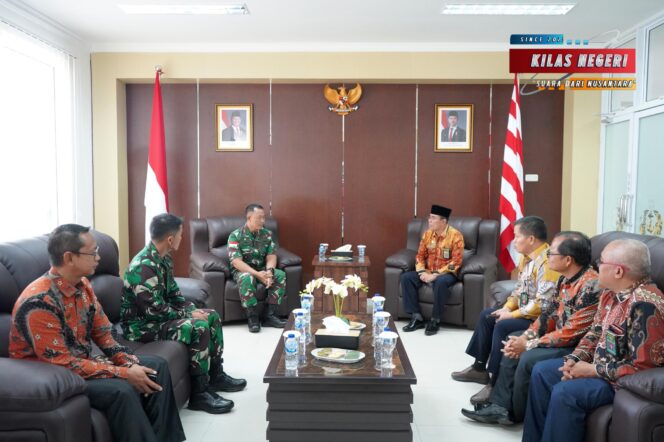 
Danlanal Dumai Sambut Kunjungan Silaturahmi Ketua Pengadilan Tinggi Agama Pekanbaru di Mako Lanal Dumai