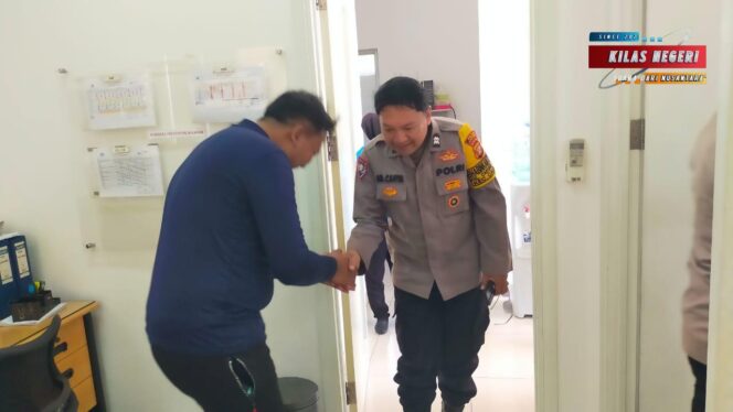 
Kapolsek Cakung Sambang Kamtibmas ke Grand Sedayu Bizpark, Pastikan Keamanan dan Kegiatan Ekonomi Tetap Lancar