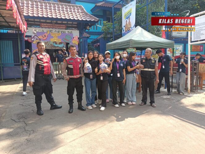 
Polisi Hadir di Tengah Pelajar: Samapta Polsek Pulogadung Amankan Kegiatan CUPTEN 3.0 di SMAN 36 Jakarta