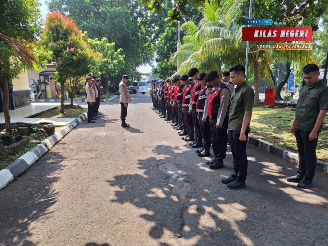 
Polri Siaga untuk Negeri: Pengamanan Kedatangan Wapres dan Ibu Wapres di Halim PK Berjalan Kondusif