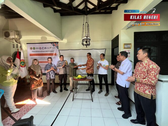 
Polsek Ciracas Dukung Peningkatan Kualitas Hidup Warga Lewat Sosialisasi Terapi Holistik dan Komplementer