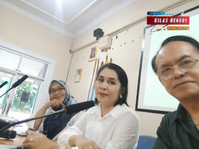 Dra.Herawati Sihombing,M.Pd Kepala Sekolah SMAN 53 Jakarta Sekaligus Dewan Pakar DPW GPIB Provinsi DKI Jakarta Terima Piagam Penghargan Dari BPIP yang di Serahkan Oleh Menteri Mendikdasmen