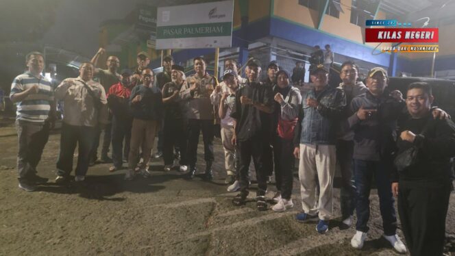 
Patroli Malam di Palmeriam, Polisi Bersama Warga Satukan Langkah Cegah Tawuran dan Kriminalitas