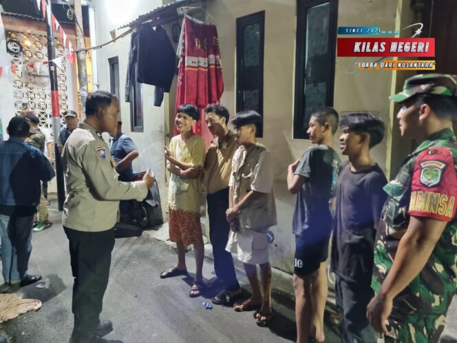 
Remaja Didekati, Bukan Ditakuti: Patroli Malam Bhabinkamtibmas Kayu Manis Cegah Tawuran dan Ciptakan Rasa Aman